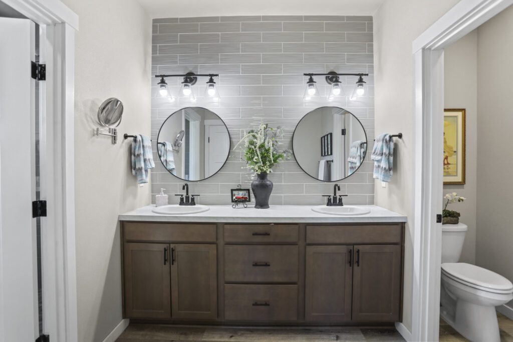 Home Plan 2248 primary bath.