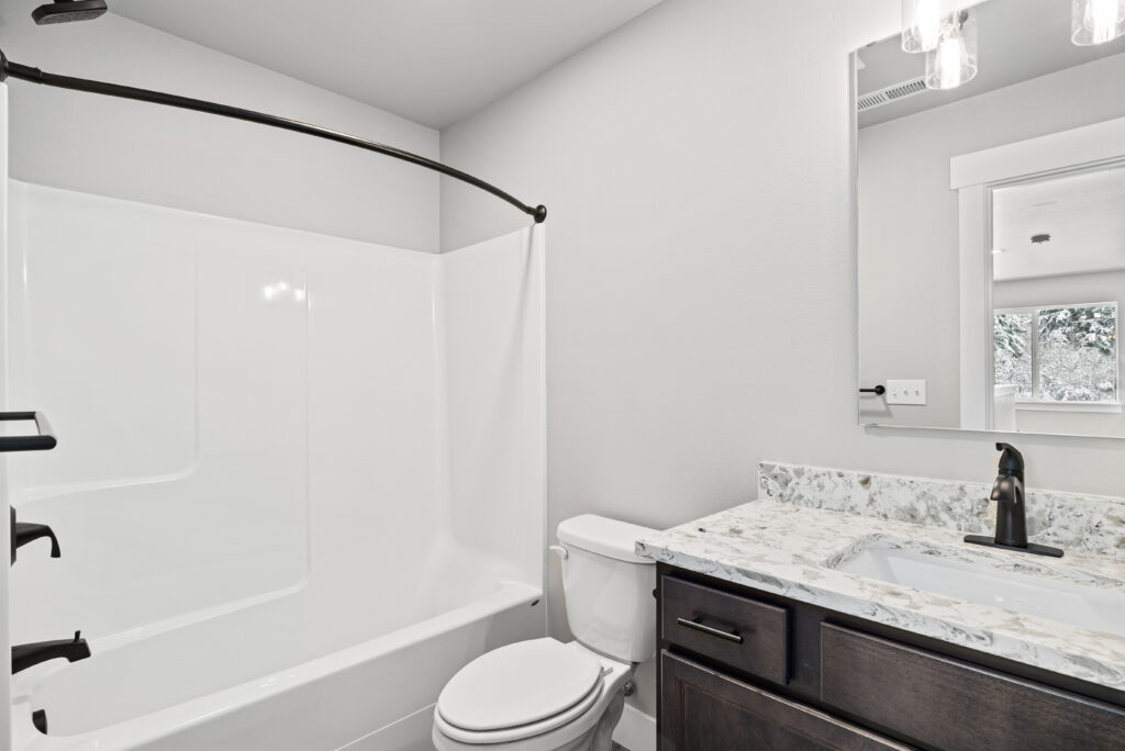 Home Plan 1768 bath.
