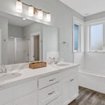 Home Plan 2592 primary bath.