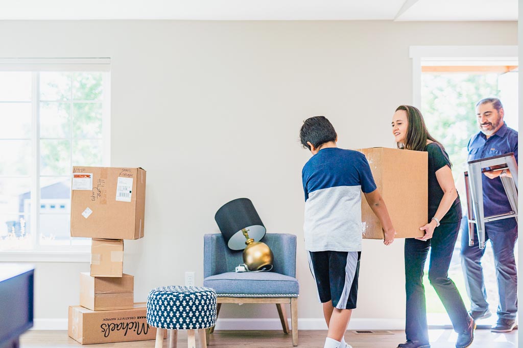 Hispanic family moving in to their new HiLine Home.